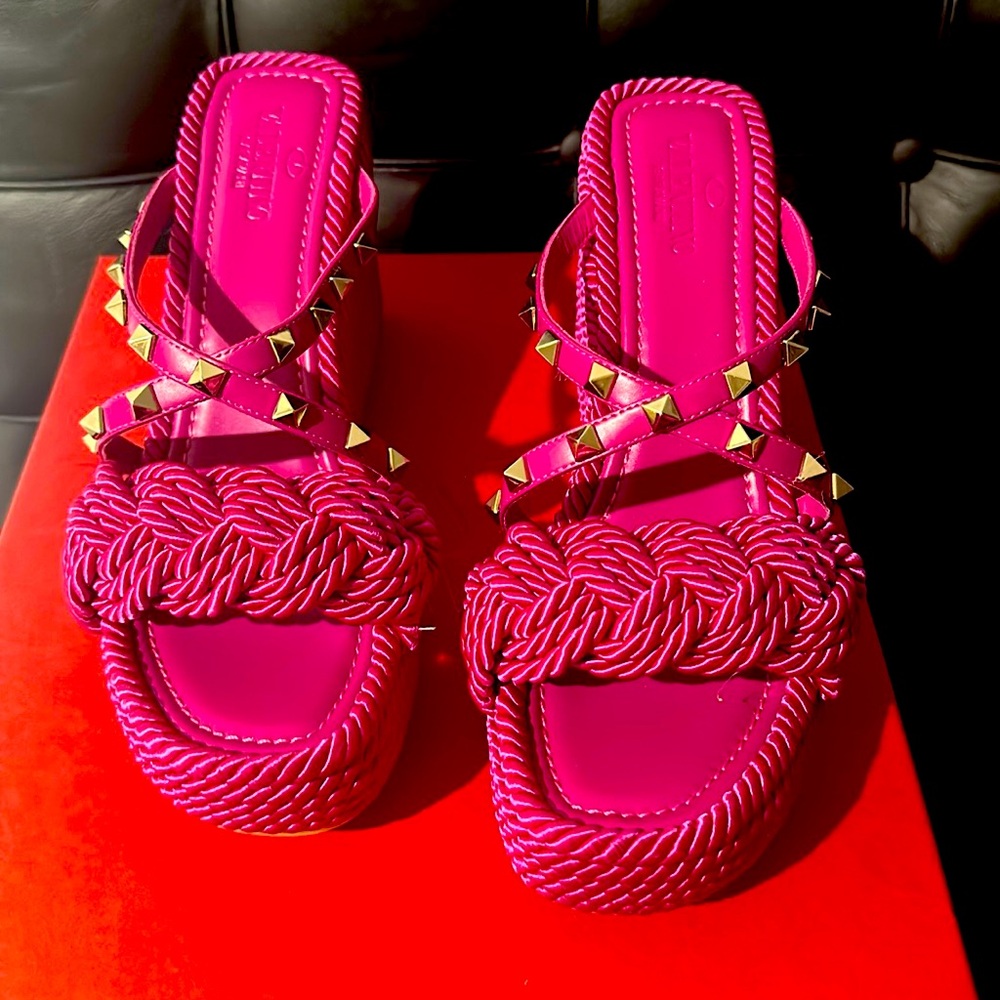 Valentino authentic sandals NEW fuchsia, NWT